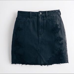 ⚡️Hollister Black ripped&distressed mini skirt⚡️
